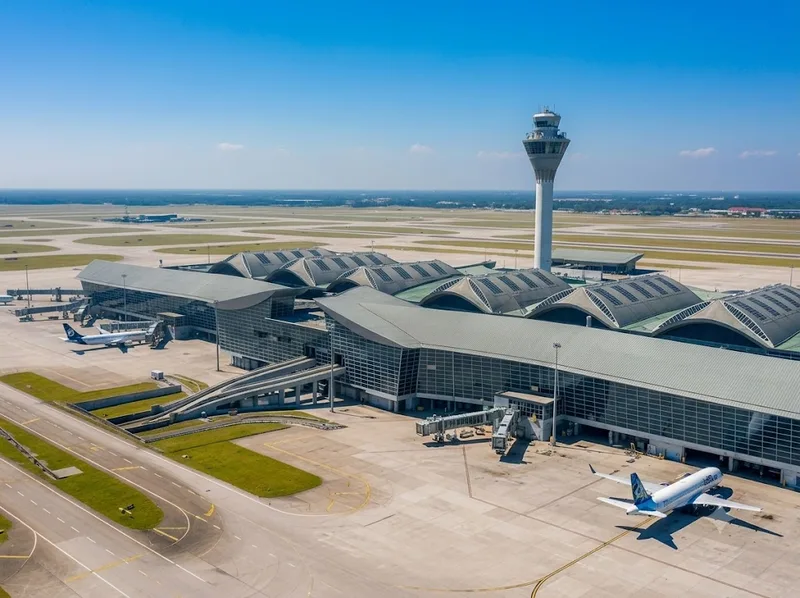 Kuala Lumpur International Airport được quy hoạch như một trung tâm hàng không kết hợp logistics và thương mại